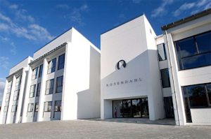 Siedziba firmy Rosendahl w Horsholm zaprojektowana przez architekta Kim Utzon Siedziba firmy Rosendahl w Horsholm zaprojektowana przez architekta Kim Utzon