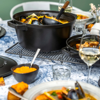  Set of 2 Staub cast iron cookware with lid - 24 cm, Black - 3