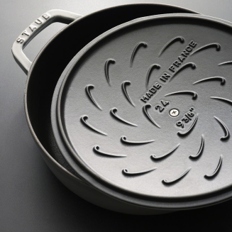 Głęboka patelnia do duszenia z pokrywą Staub Chistera 24 cm biała trufla - 3