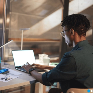 Lampa biurkowa Blaupunkt PRO LED CCT z ładowarką indukcyjną czarna - 2