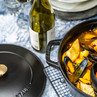 Zestaw 3 naczyń żeliwnych z pokrywą Staub czarny - 9