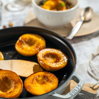 Zestaw 3 naczyń żeliwnych z pokrywą Staub biała trufla - 6