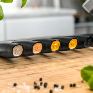 Nóż Santoku z rowkami Zwilling All * Star White 18 cm - 4