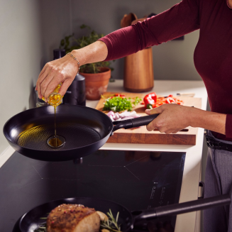 Patelnia żeliwna z powłoką nieprzywierającą Brabantia Patron 24 cm - 5