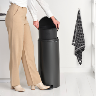 Kosz łazienkowy Brabantia NewIcon 30l Confident Grey - 8