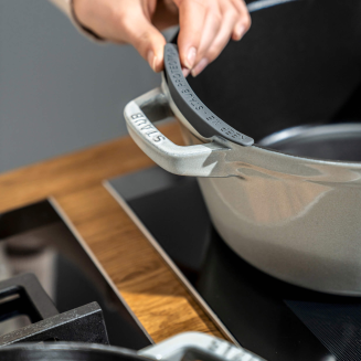 Zestaw 2 naczyń żeliwnych z pokrywą Staub biała trufla - 10