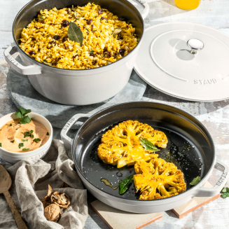 Zestaw 2 naczyń żeliwnych z pokrywą Staub biała trufla - 13