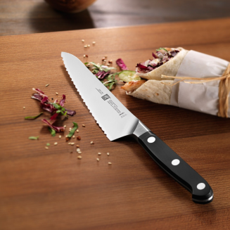 Kompaktowy nóż szefa kuchni z ząbkami Zwilling Pro 14 cm - 5