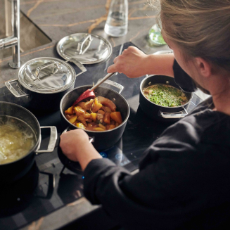 Głęboka patelnia tytanowa z 2 uchwytami i pokrywą Demeyere Alu Pro 5 Sauté 28 cm - 12