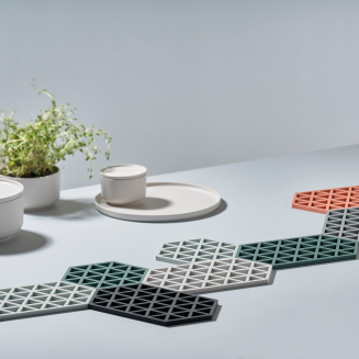 Zestaw 3 podkładek pod naczynia Zone Denmark Triangles Rosemary&Matcha&Taupe - 2