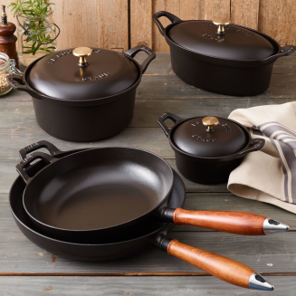 Patelnia żeliwna z drewnianym uchwytem Staub 24 cm - 4