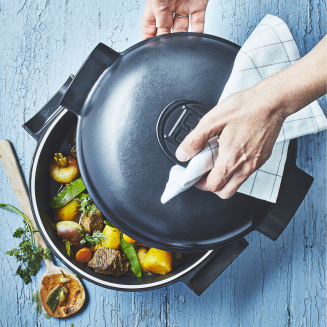 Garnek ceramiczny na indukcję Emile Henry Delight 4 l czarny - 4