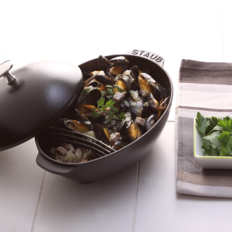 Garnek żeliwny owalny małż Staub - 2 ltr, Czarny - 4