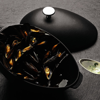 Garnek żeliwny owalny małż Staub - 2 ltr, Czarny - 6