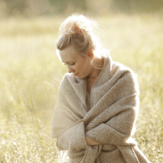 Szal z kieszeniami Lapuan Kankurit Maria brown-white 60x180 cm - 3