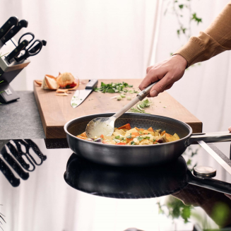 Patelnia płytka Zwilling Joy Plus 28 cm - 4