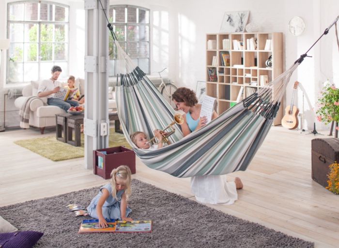 DESIGN VLOG: How to hang a La Siesta hammock. See the video guide.