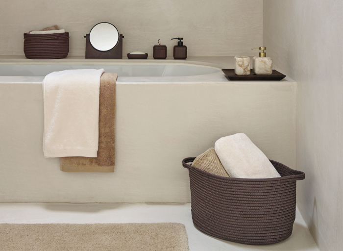 Nowe sposoby na stworzenie łazienki, w której naprawdę odpoczniesz. Akcesoria Aquanova Blake i Ebony.