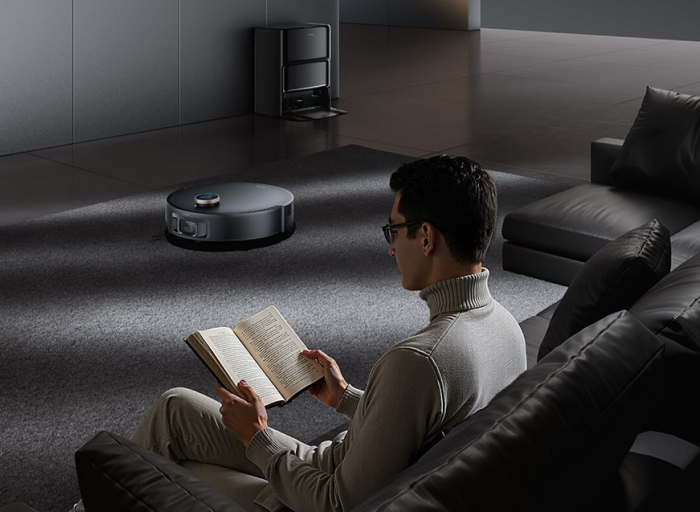 Effortless cleaning. Upright vacuum cleaner versus robot vacuum.